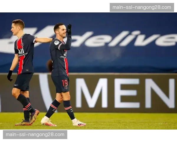 战术板:解析布雷斯特应对巴黎前场压迫的三种后场出球路线